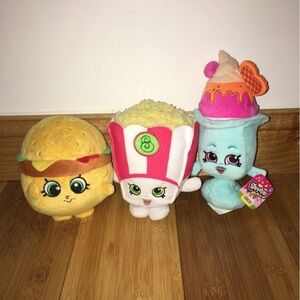 Shopkins Yellow and Red Stuffed Animals Set